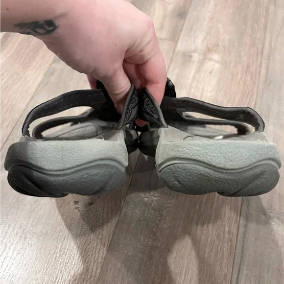 Keen Gray Patterned Women's Sandals - Picture 3 of 6